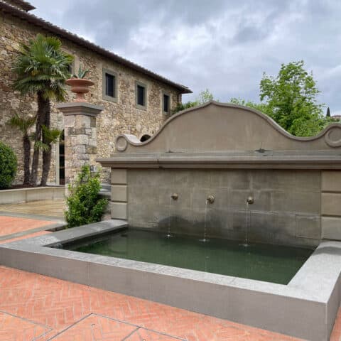 Fountains in Pietra Serena: the charm of natural stones